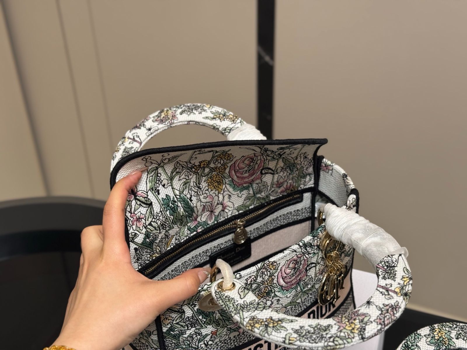 【今日特価】Dior Embroidered Lady Dior Bag ディオール 刺繍 レディー ディオール バッグ