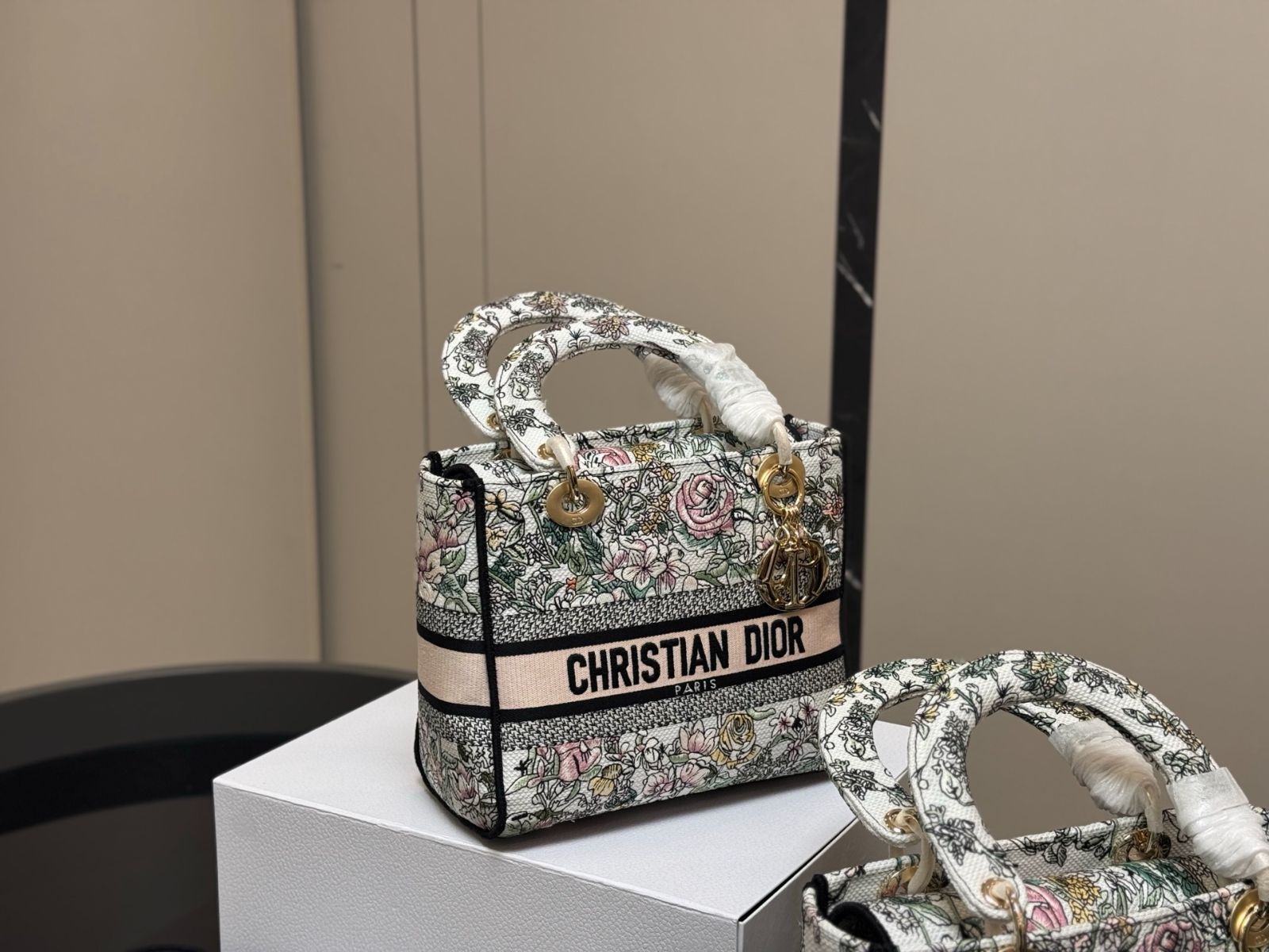 【今日特価】Dior Embroidered Lady Dior Bag ディオール 刺繍 レディー ディオール バッグ