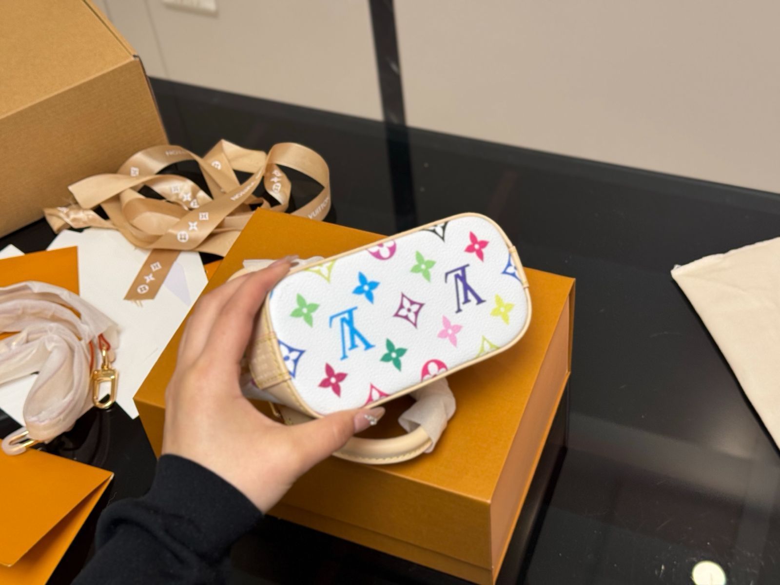 【今日特価】LV Alma Clamshell Bag ルイ・ヴィトン アルマ クラムシェル バッグ