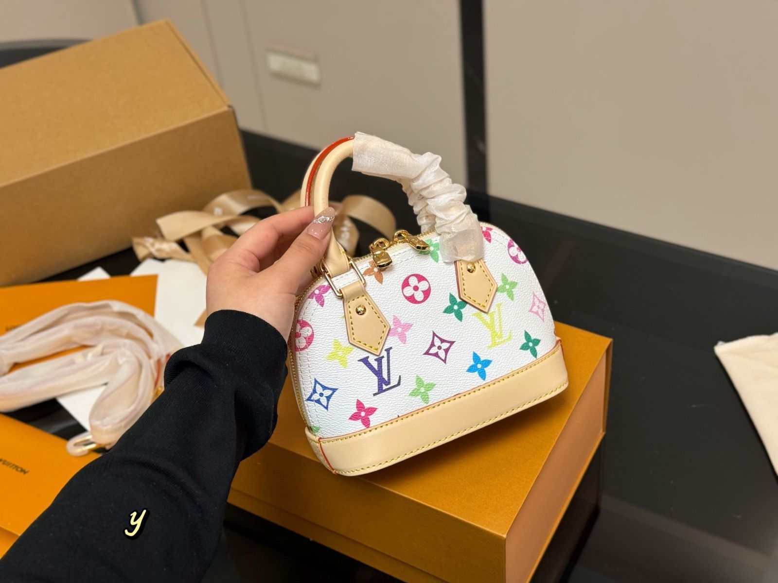 【今日特価】LV Alma Clamshell Bag ルイ・ヴィトン アルマ クラムシェル バッグ