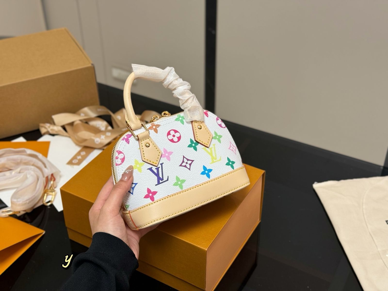 【今日特価】LV Alma Clamshell Bag ルイ・ヴィトン アルマ クラムシェル バッグ
