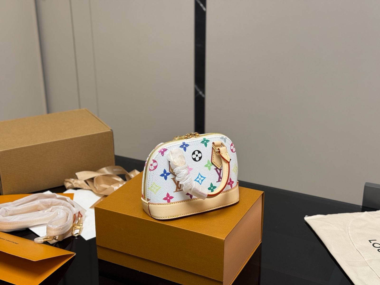 【今日特価】LV Alma Clamshell Bag ルイ・ヴィトン アルマ クラムシェル バッグ