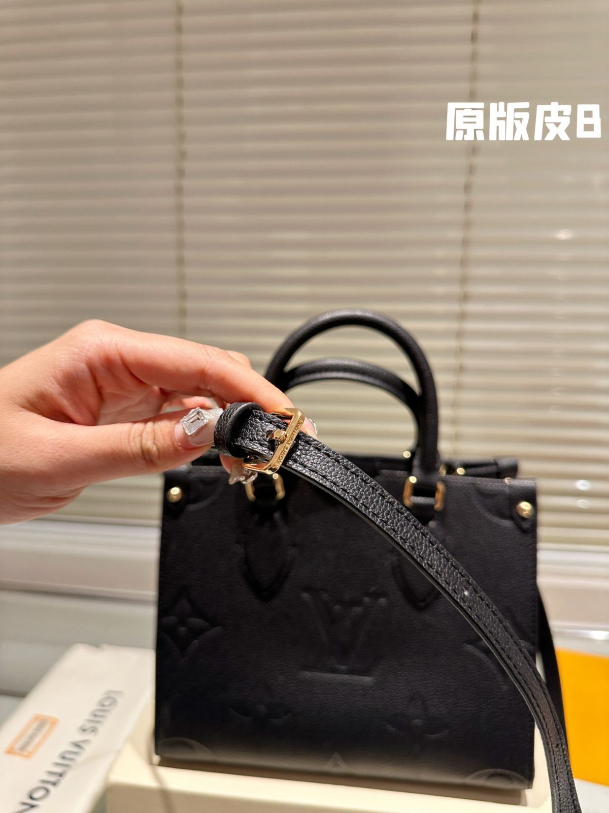 【今日特価】LV Onthego 25cm 圧字ジャングルバッグ ヴィトン オンザゴー 25cm プレス ジャングル バッグ