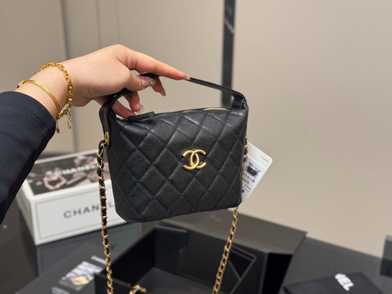 【今日特価】Chanel Bento Hobo Bag シャネル 弁当箱 ホーボーバッグ