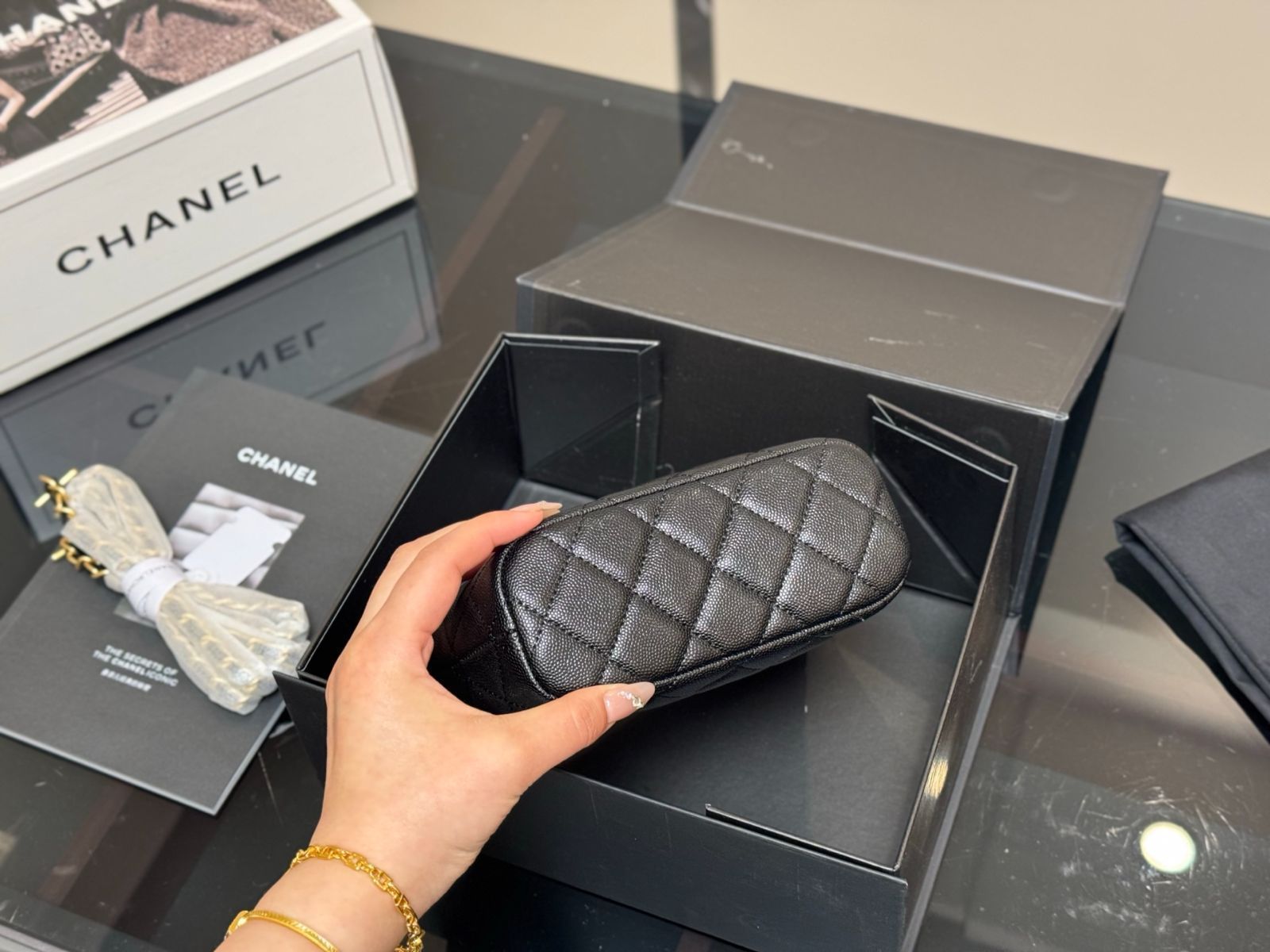 【今日特価】Chanel Bento Hobo Bag シャネル 弁当箱 ホーボーバッグ