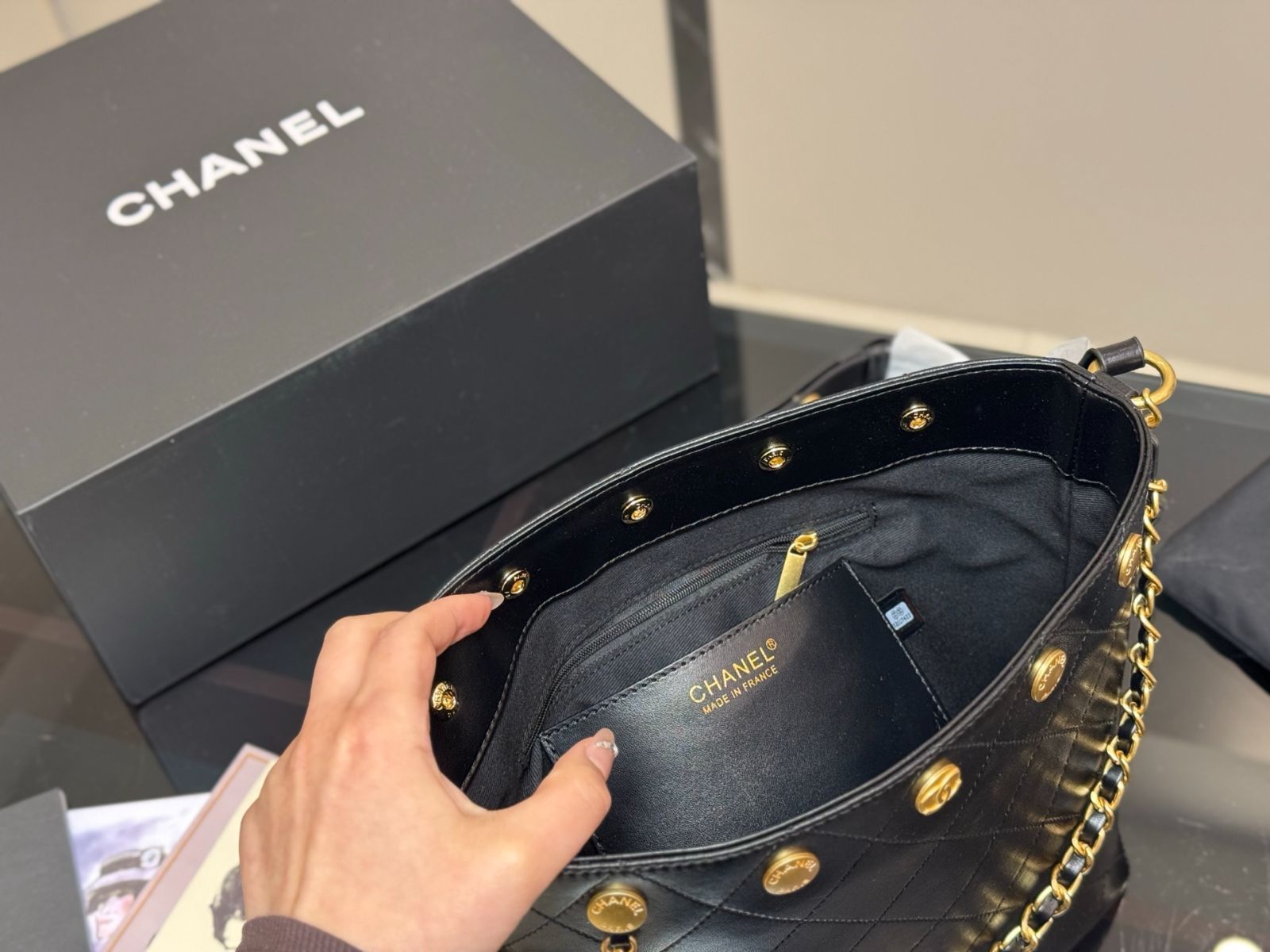 【今日特価】Chanel 24p Hippie Messenger Bag シャネル 24p ヒッピー メッセンジャーバッグ 【今日特価】Chanel 24p Hippie Messenger Bag シャネル 24p ヒッピー メッセンジャーバッグ