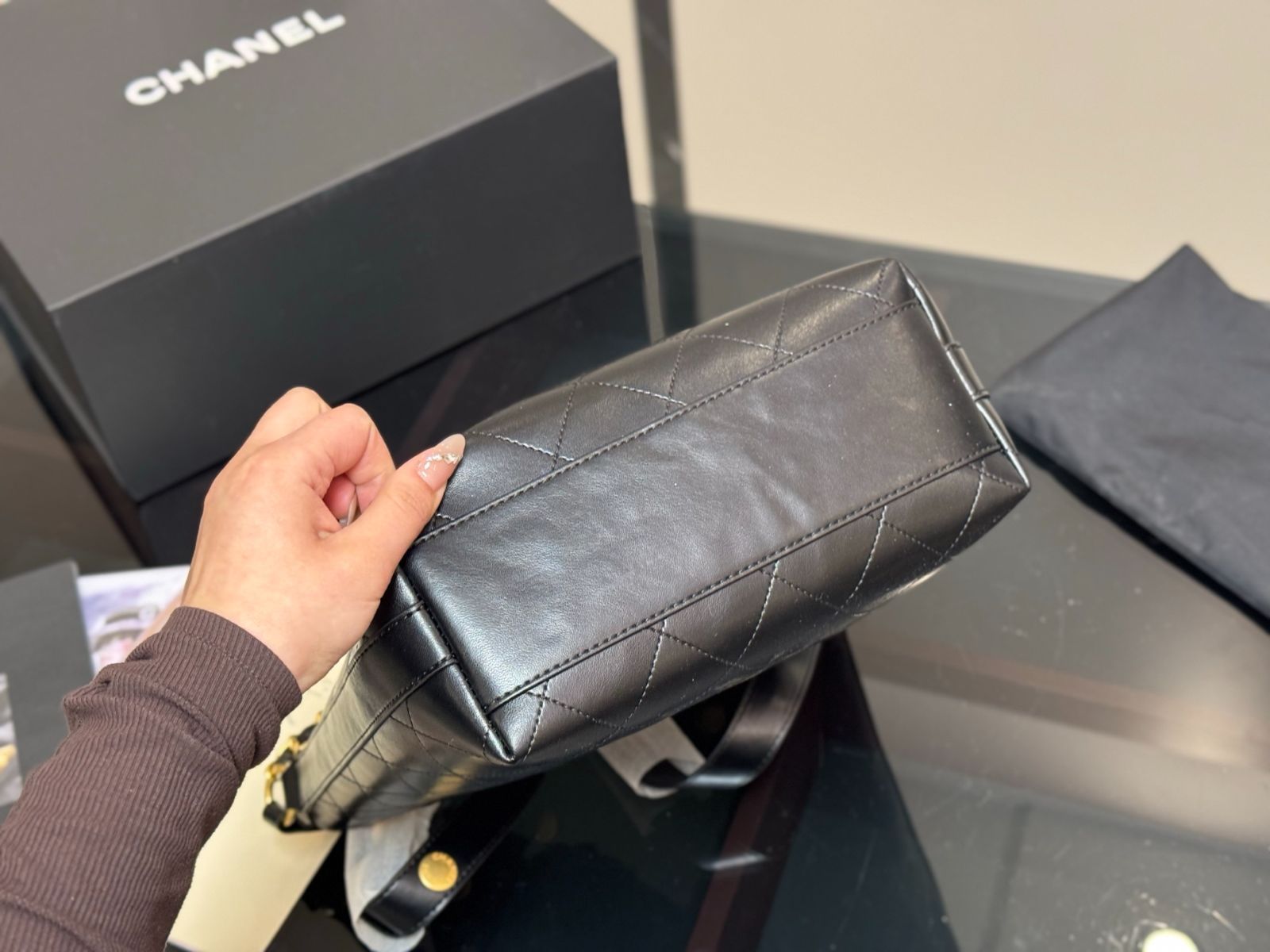 【今日特価】Chanel 24p Hippie Messenger Bag シャネル 24p ヒッピー メッセンジャーバッグ 【今日特価】Chanel 24p Hippie Messenger Bag シャネル 24p ヒッピー メッセンジャーバッグ