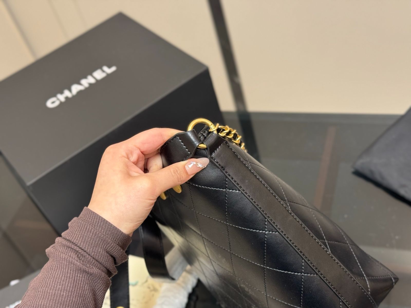 【今日特価】Chanel 24p Hippie Messenger Bag シャネル 24p ヒッピー メッセンジャーバッグ 【今日特価】Chanel 24p Hippie Messenger Bag シャネル 24p ヒッピー メッセンジャーバッグ