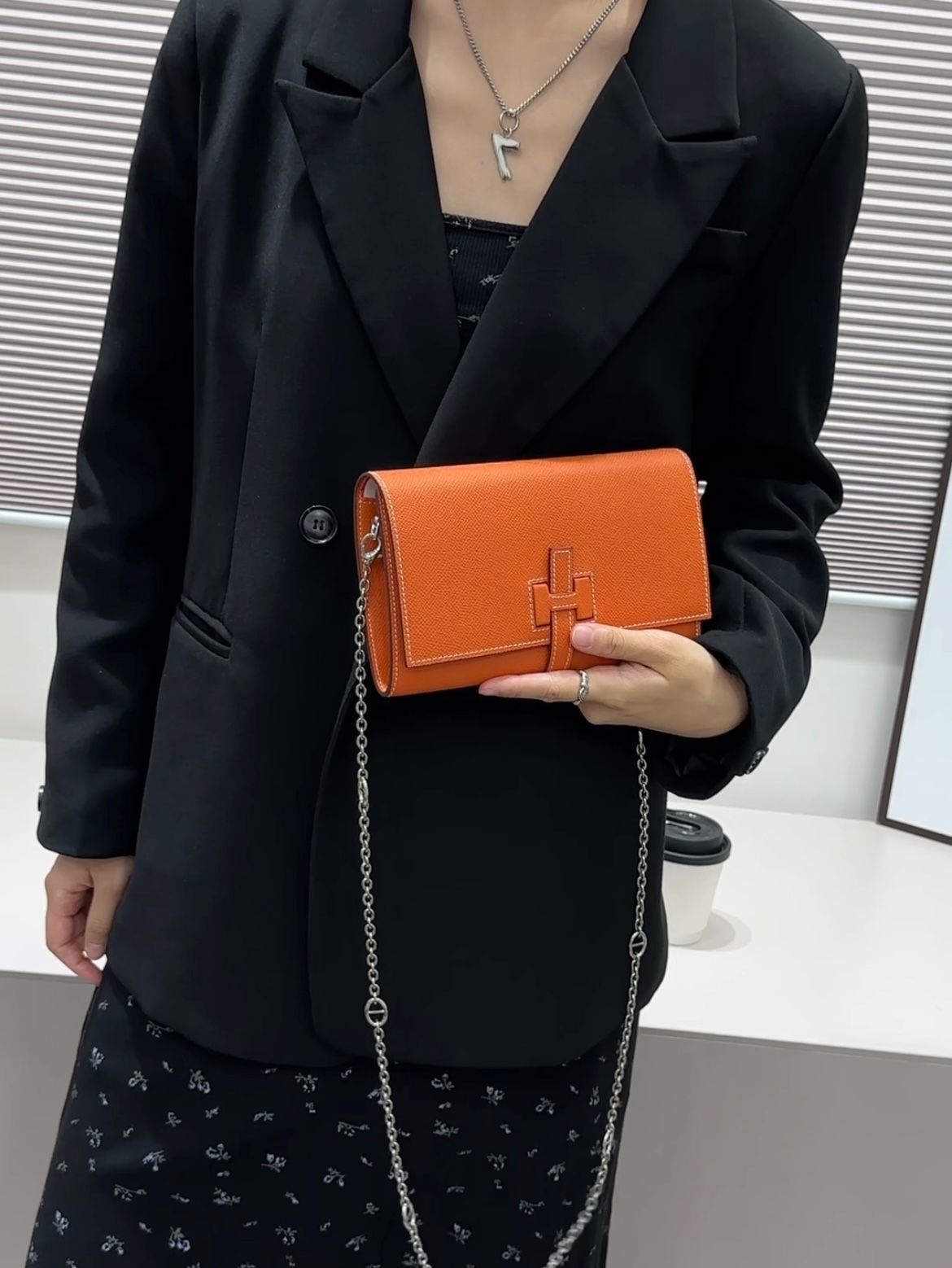 【今日特価】HERMES New H Passant Toutenmainte ロングウォレット, エプソムレザー, チェーン付き, 高級感あふれるデザイン！[本日特価|新品未使用品]