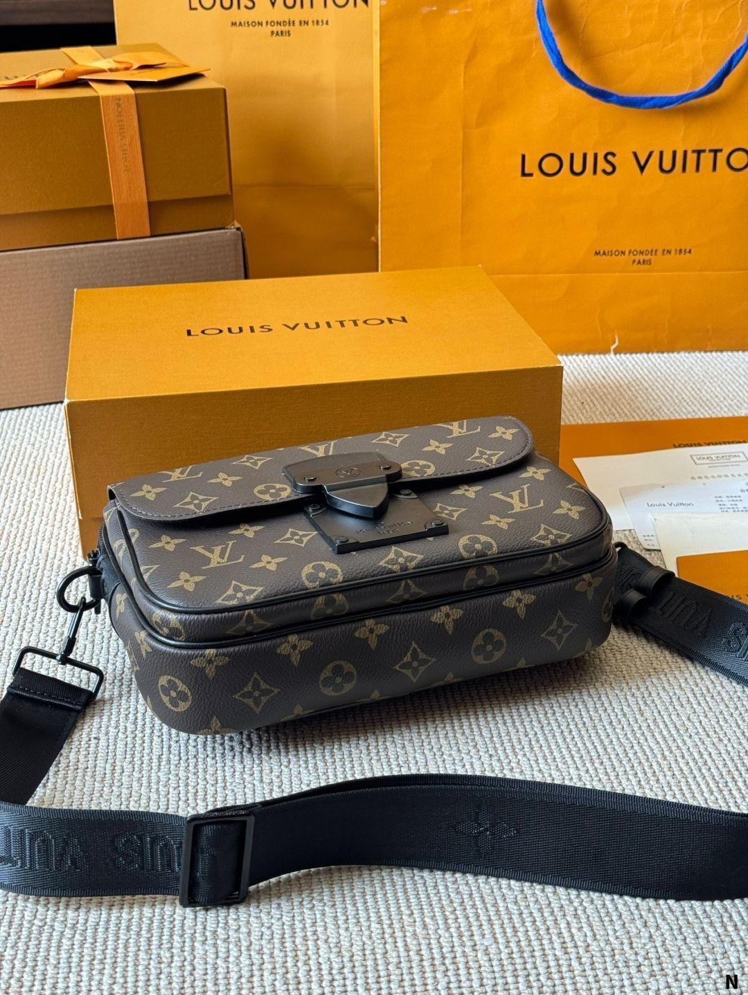 【今日特価】Louis Vuitton S Lock Sling Bag ルイヴィトン S ロック スリングバッグ