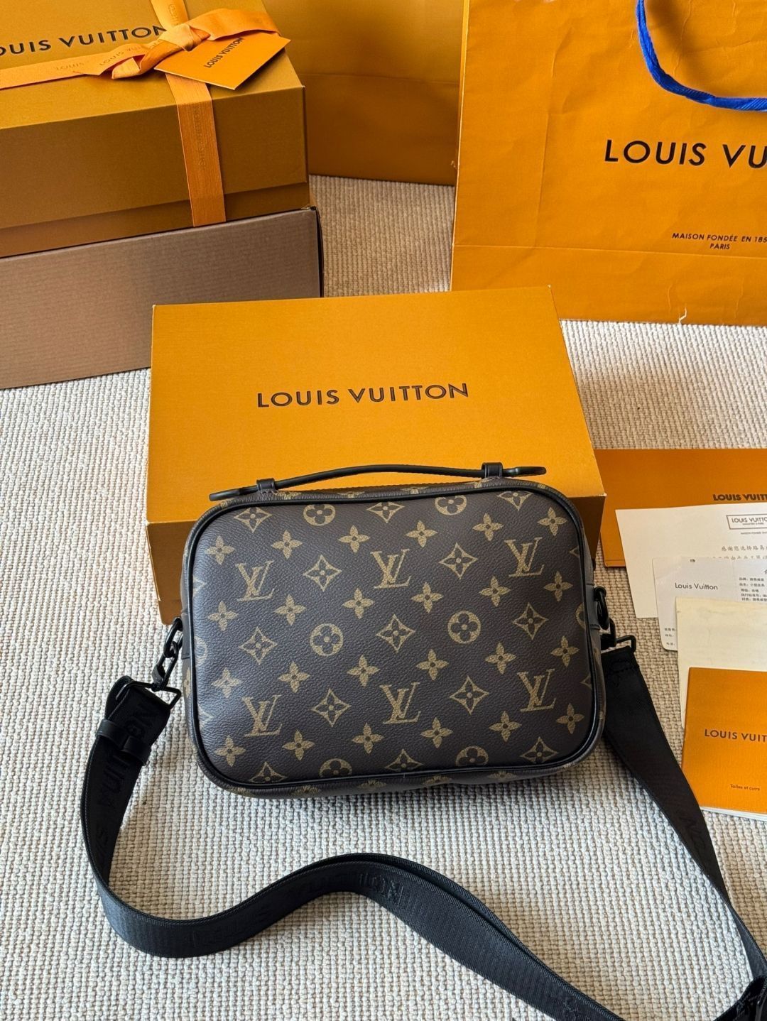 【今日特価】Louis Vuitton S Lock Sling Bag ルイヴィトン S ロック スリングバッグ