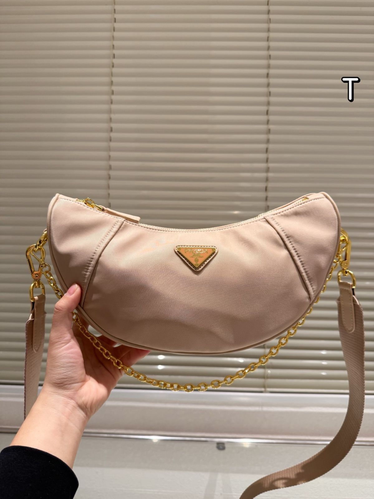 【今日特価】Prada Sling Bag プラダ スリングバッグ