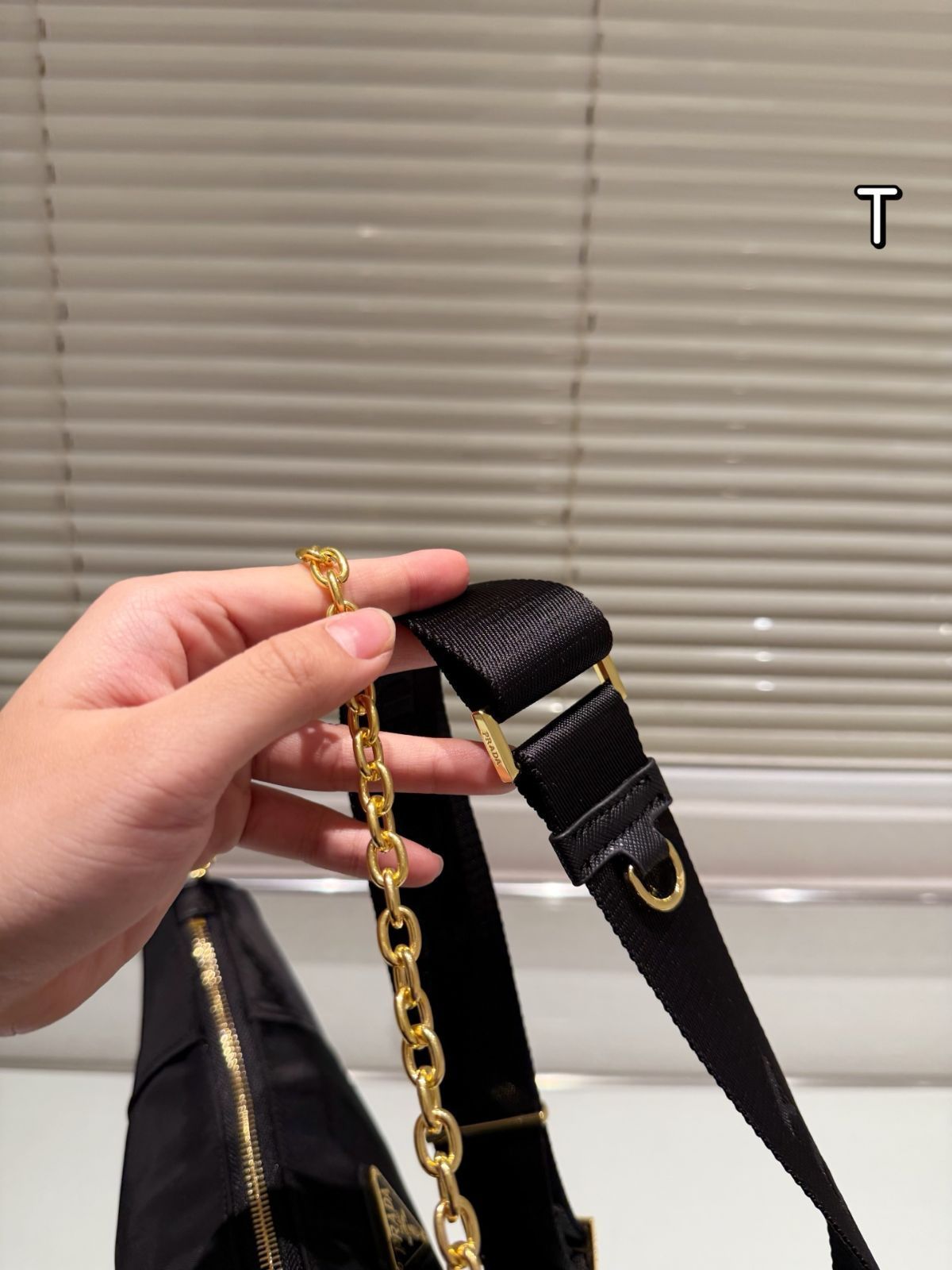 【今日特価】Prada Sling Bag プラダ スリングバッグ