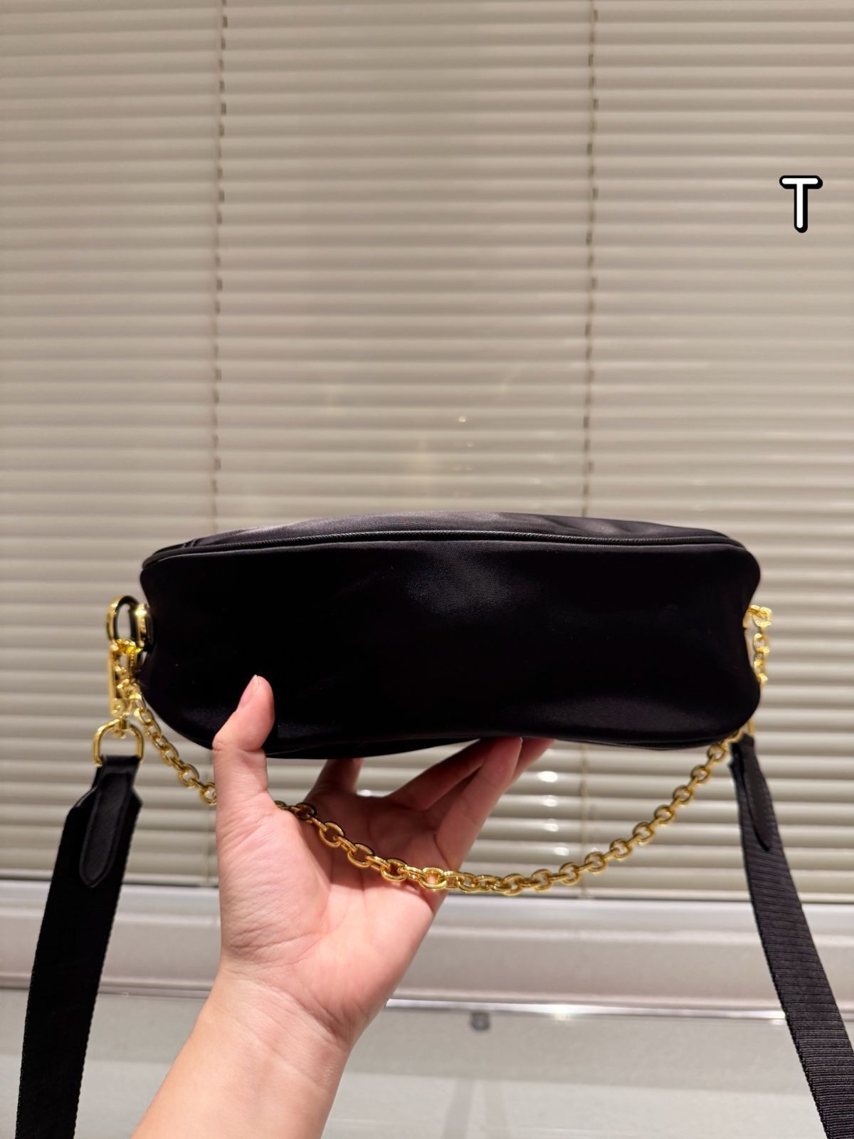 【今日特価】Prada Sling Bag プラダ スリングバッグ