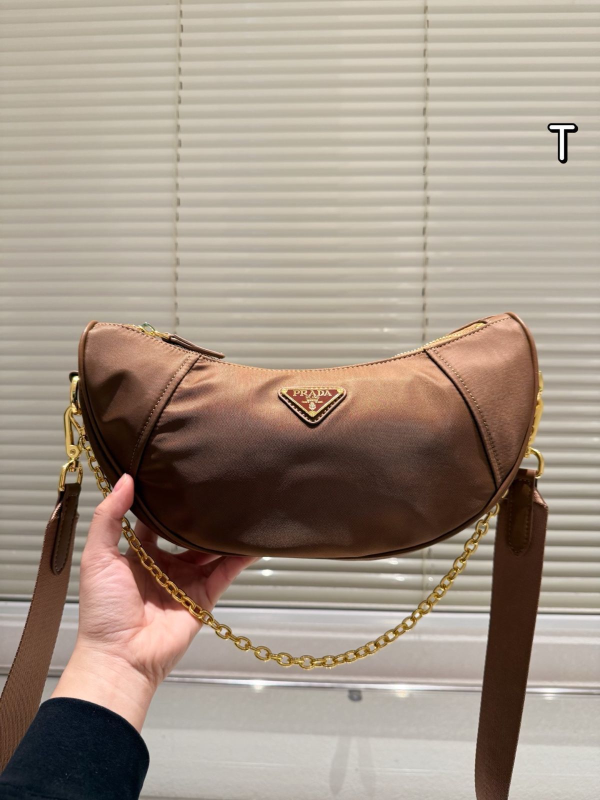 【今日特価】Prada Sling Bag プラダ スリングバッグ