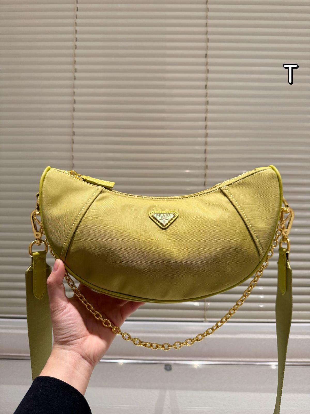 【今日特価】Prada Sling Bag プラダ スリングバッグ