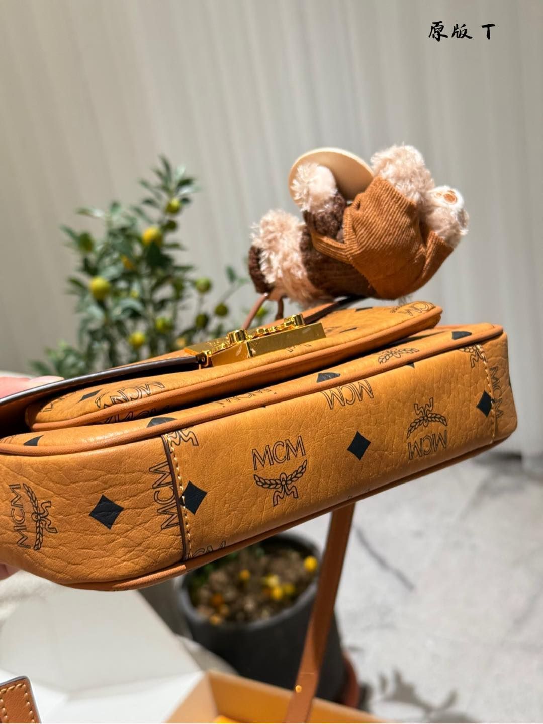 【今日特価】MCM New Arrival Messenger Crossbody Bag - MCM 新入荷メッセンジャー斜め掛けバッグ 【今日特価】MCM New Arrival Messenger Crossbody Bag - MCM 新入荷メッセンジャー斜め掛けバッグ