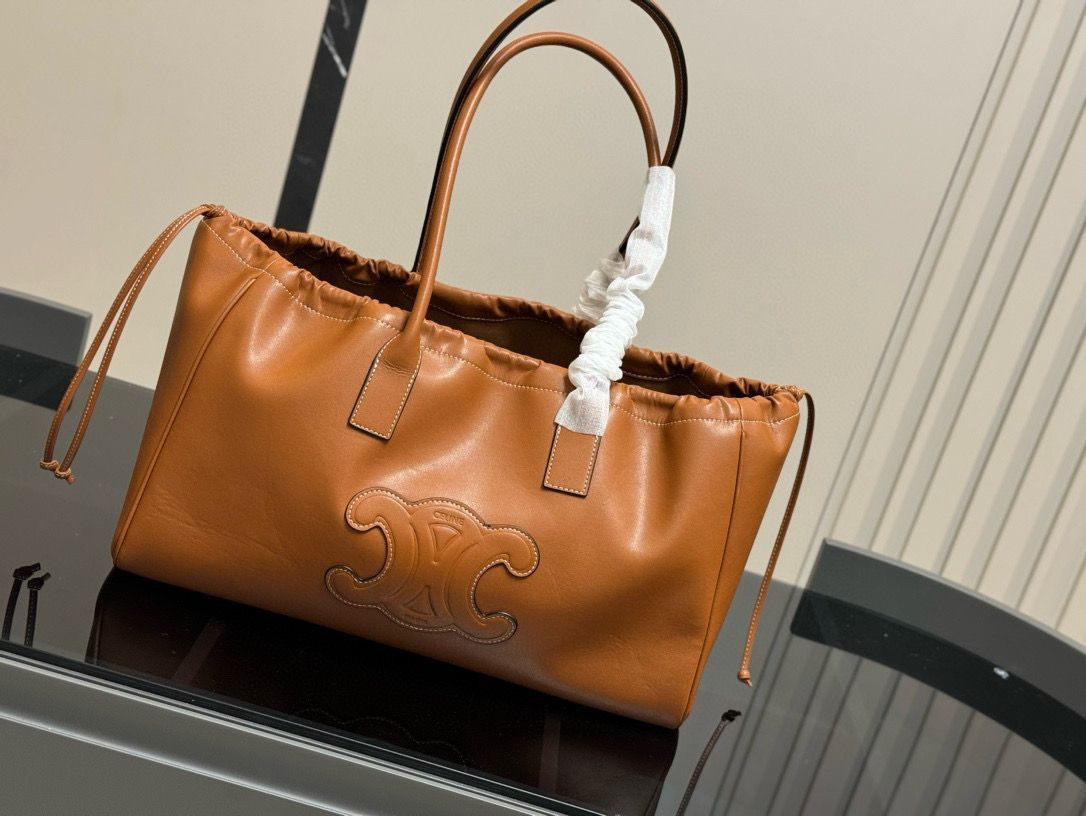 【今日特価】Celine Triomphe Retro Crossbody Tote Bag - セリーヌ トリオンフェ レトロ クロスボディ トートバッグ 【今日特価】Celine Triomphe Retro Crossbody Tote Bag - セリーヌ トリオンフェ レトロ クロスボディ トートバッグ