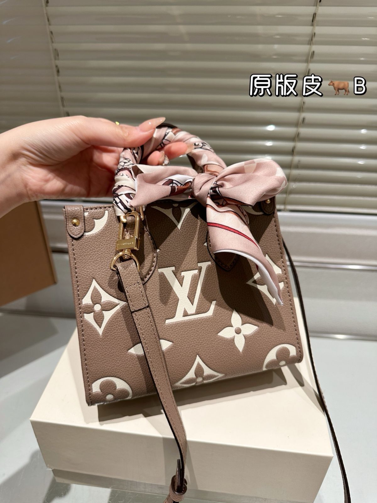 【今日特価】Louis Vuitton Onthego 18cm Jungle Embossed Tote Bag - ルイ・ヴィトン オンザゴー 18cm ジャングル エンボス トートバッグ