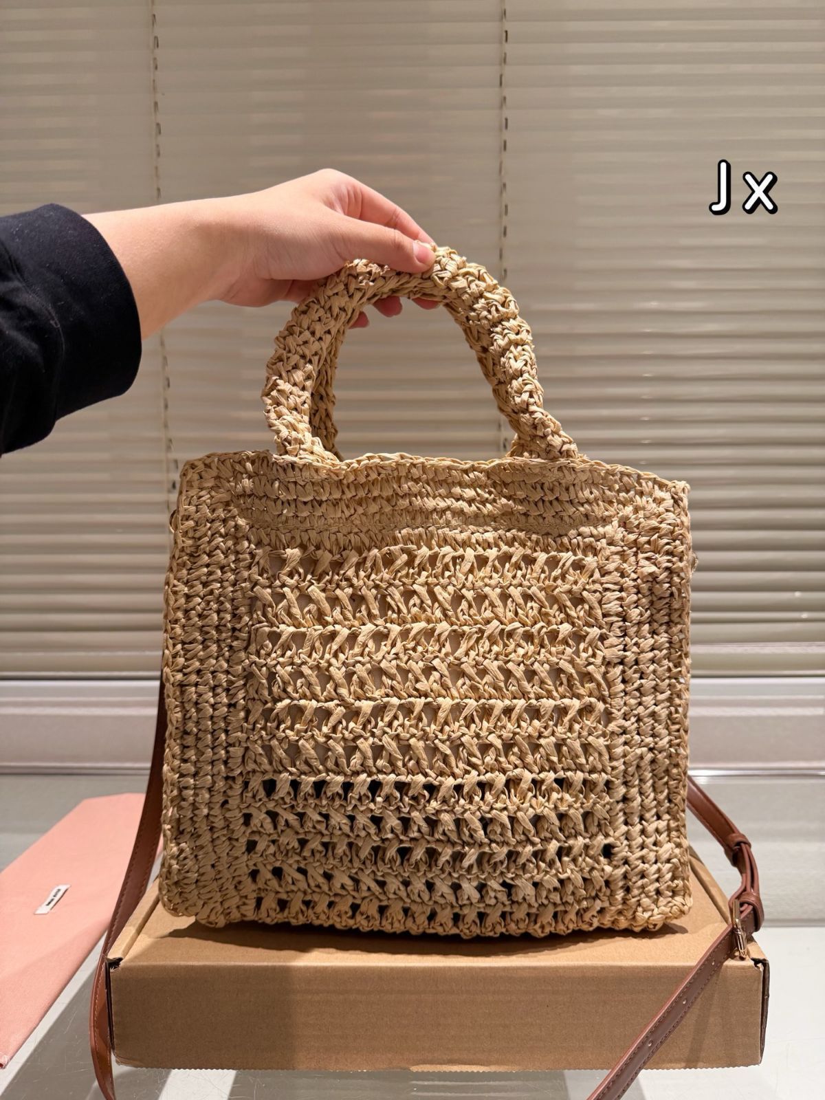 【今日特価】Miu Miu Romantic Weave Tote ミュウミュウ ロマンチック ウェーブ トートバッグ 【今日特価】Miu Miu Romantic Weave Tote ミュウミュウ ロマンチック ウェーブ トートバッグ