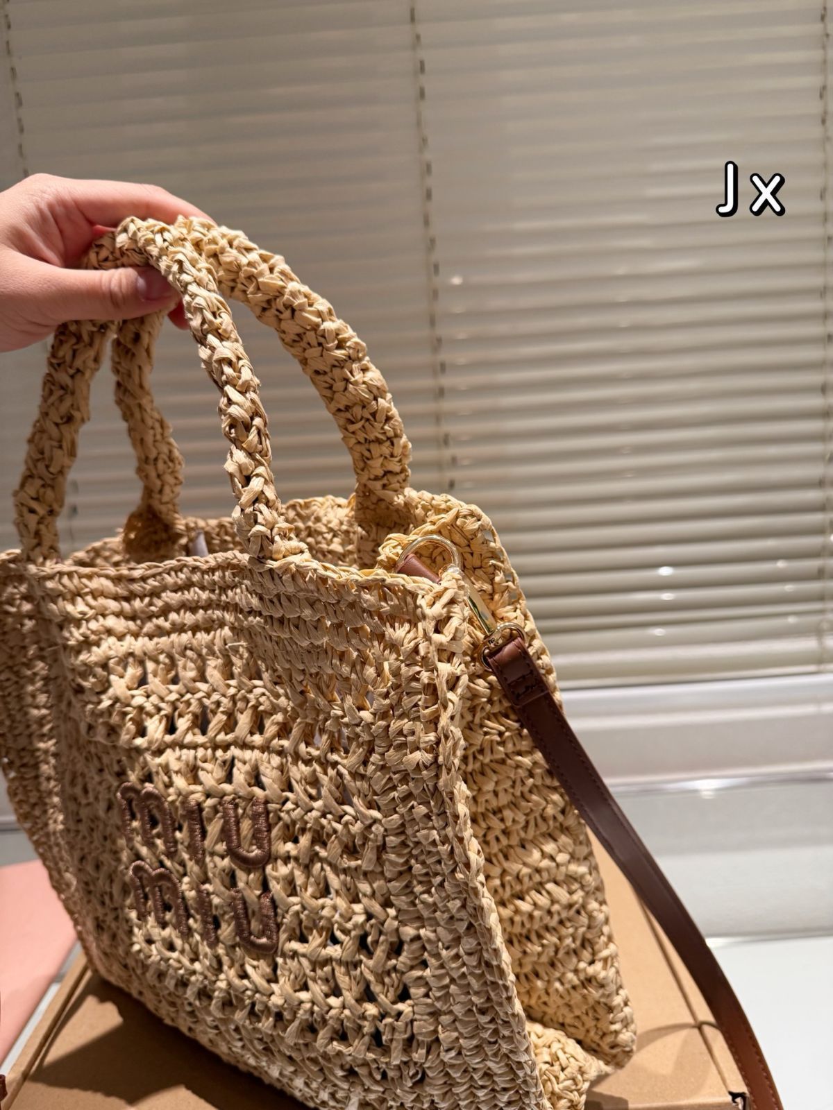 【今日特価】Miu Miu Romantic Weave Tote ミュウミュウ ロマンチック ウェーブ トートバッグ 【今日特価】Miu Miu Romantic Weave Tote ミュウミュウ ロマンチック ウェーブ トートバッグ