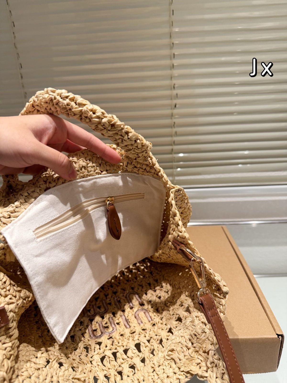 【今日特価】Miu Miu Romantic Weave Tote ミュウミュウ ロマンチック ウェーブ トートバッグ 【今日特価】Miu Miu Romantic Weave Tote ミュウミュウ ロマンチック ウェーブ トートバッグ