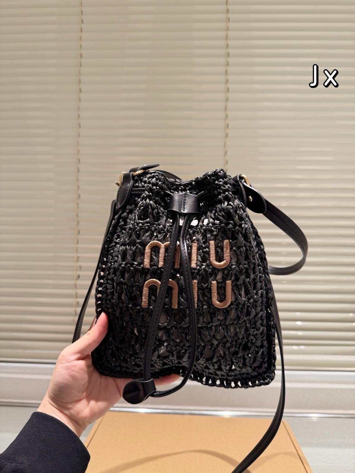 【今日特価】Miu Miu Natural Tone Weave Tote ミュウミュウ ナチュラルトーン ウェーブ トートバッグ 【今日特価】Miu Miu Natural Tone Weave Tote ミュウミュウ ナチュラルトーン ウェーブ トートバッグ