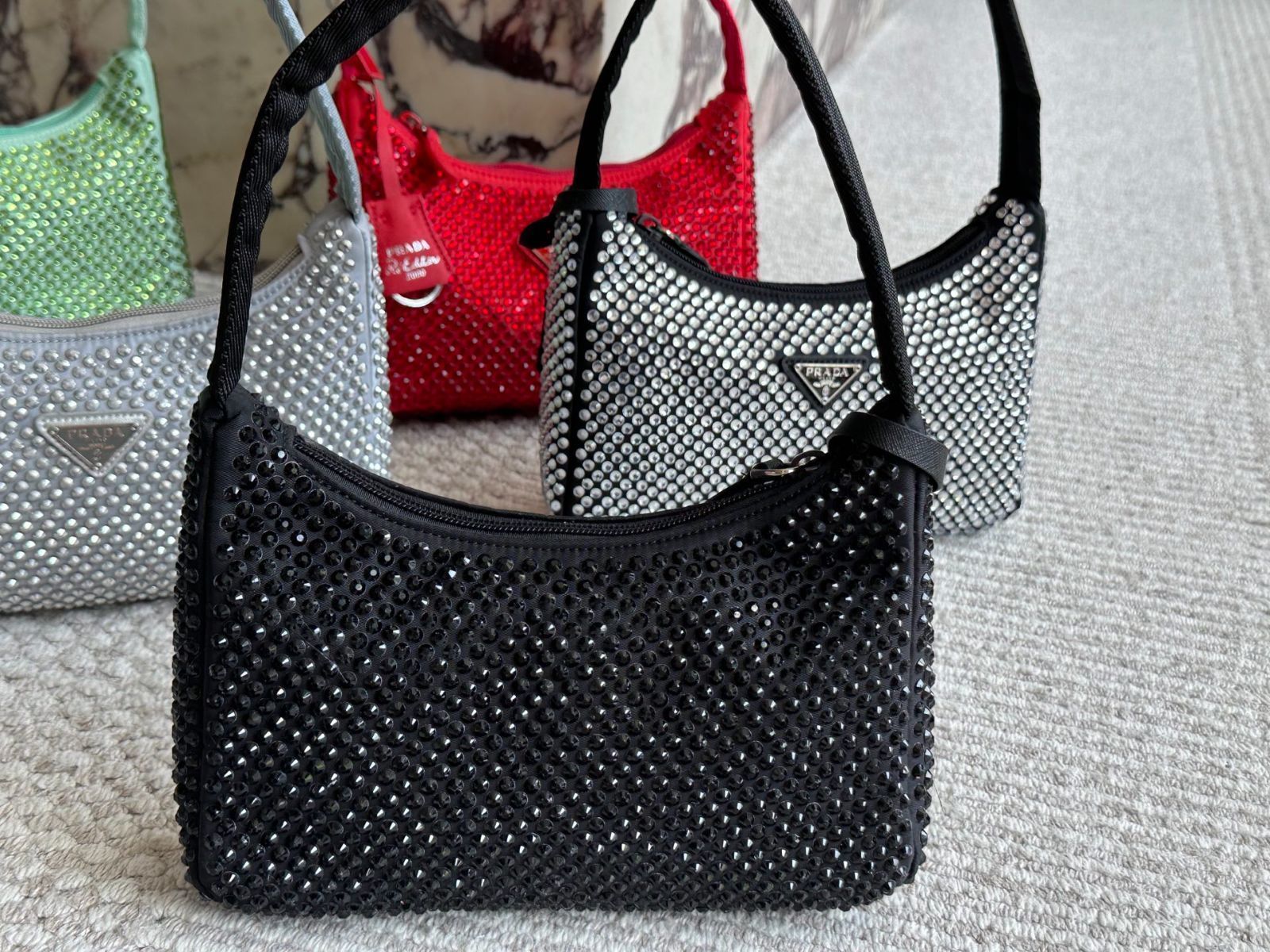 【今日特価】Prada Hobo Nylon プラダ ホボ ナイロン アームバッグ 【今日特価】Prada Hobo Nylon プラダ ホボ ナイロン アームバッグ