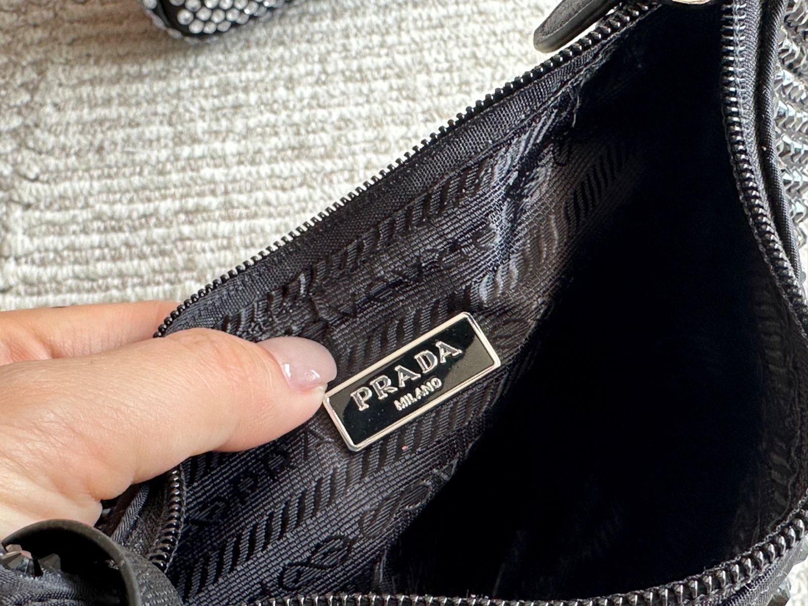 【今日特価】Prada Hobo Nylon プラダ ホボ ナイロン アームバッグ 【今日特価】Prada Hobo Nylon プラダ ホボ ナイロン アームバッグ