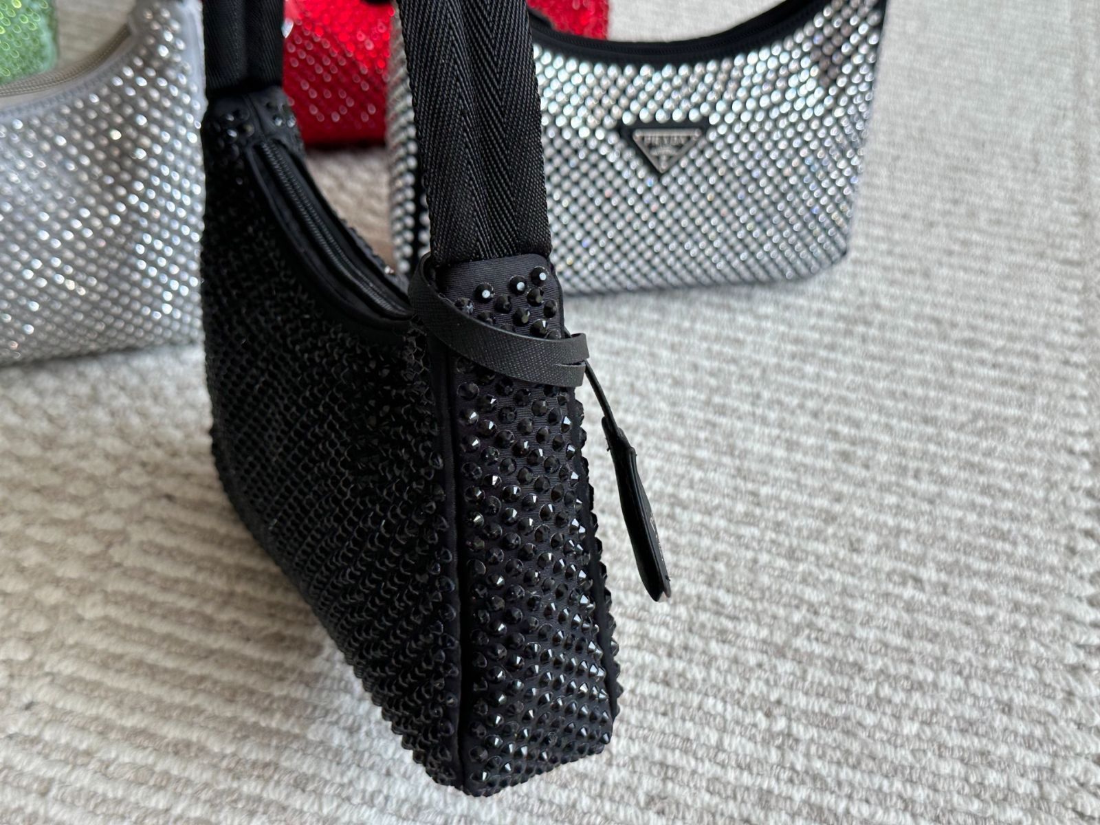 【今日特価】Prada Hobo Nylon プラダ ホボ ナイロン アームバッグ 【今日特価】Prada Hobo Nylon プラダ ホボ ナイロン アームバッグ