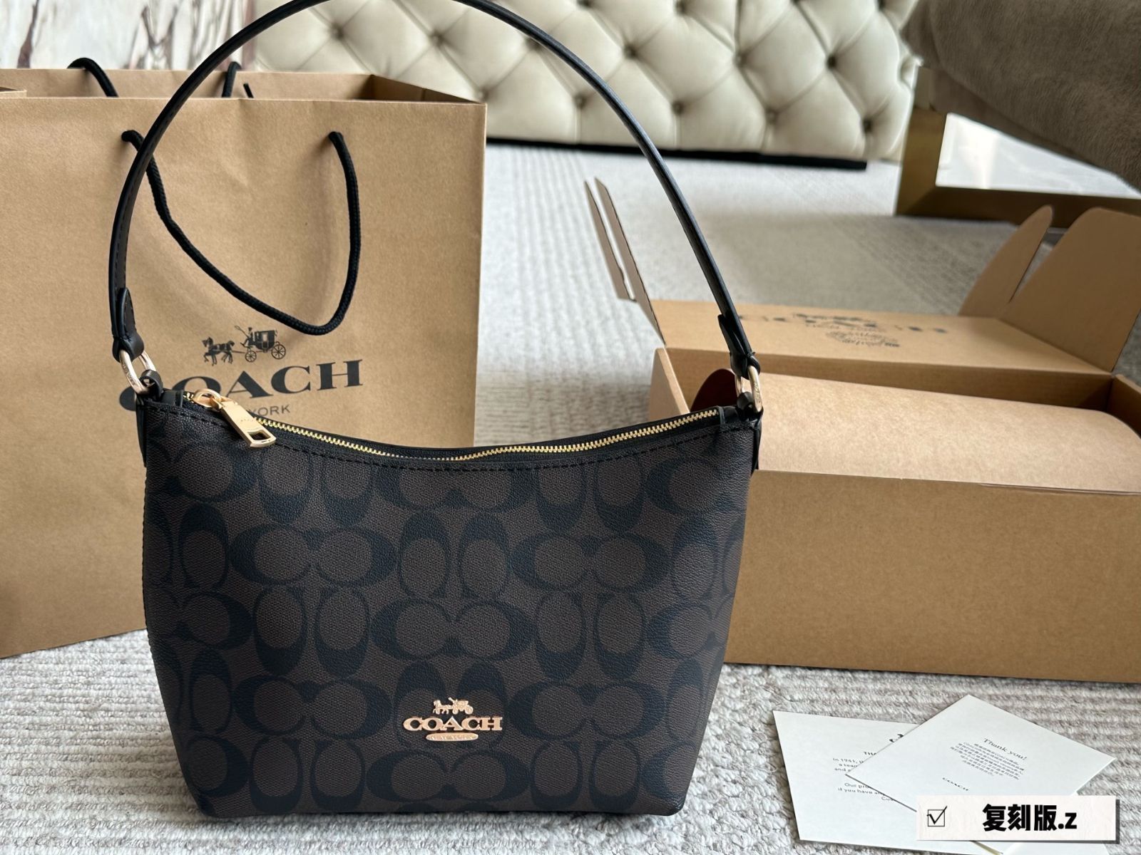 【今日特価】Coach Zip Top アンダーアームバッグ 【今日特価】Coach Zip Top アンダーアームバッグ