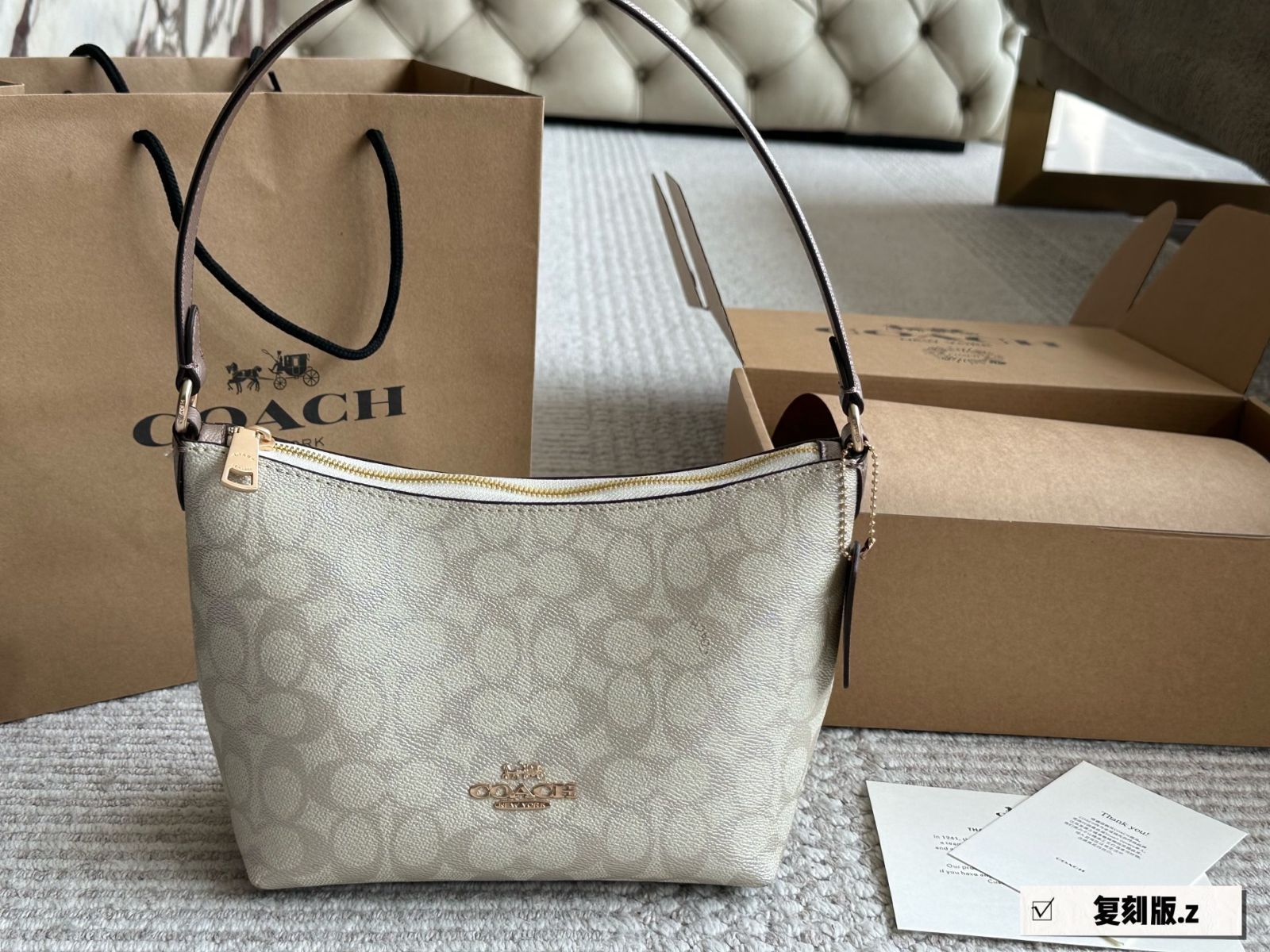 【今日特価】Coach Zip Top アンダーアームバッグ 【今日特価】Coach Zip Top アンダーアームバッグ