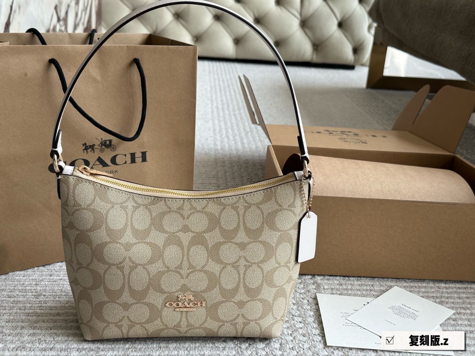 【今日特価】Coach Zip Top アンダーアームバッグ 【今日特価】Coach Zip Top アンダーアームバッグ