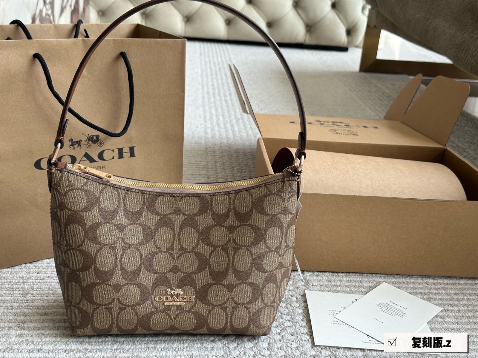 【今日特価】Coach Zip Top アンダーアームバッグ 【今日特価】Coach Zip Top アンダーアームバッグ