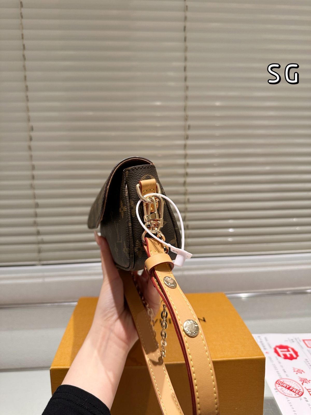 【今日特価】Louis Vuitton WALLET ON CHAIN IVY Armpit Bag ルイ・ヴィトン ウォレット オン チェーン イヴィ アンダーアームバッグ