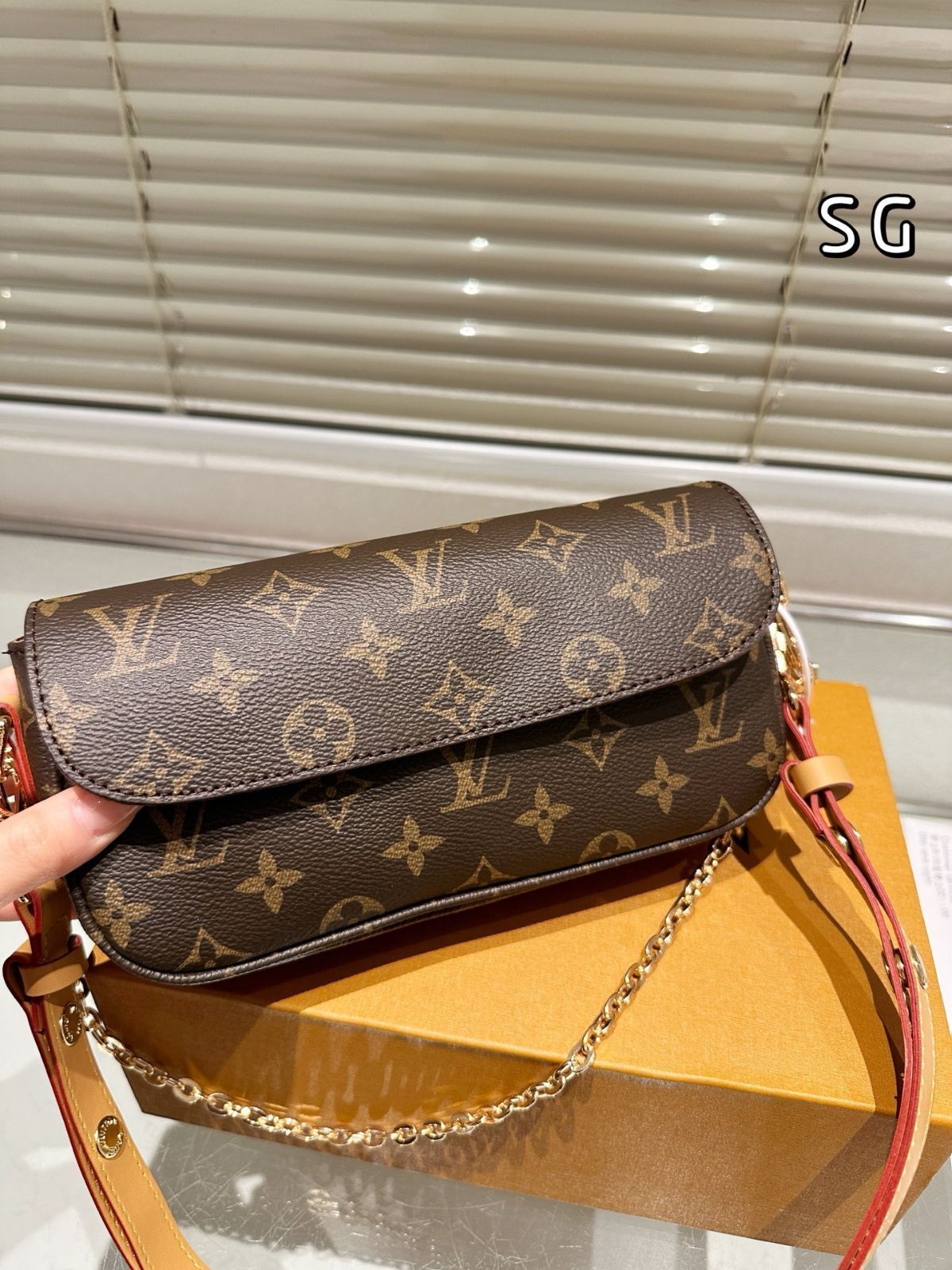 【今日特価】Louis Vuitton WALLET ON CHAIN IVY Armpit Bag ルイ・ヴィトン ウォレット オン チェーン イヴィ アンダーアームバッグ
