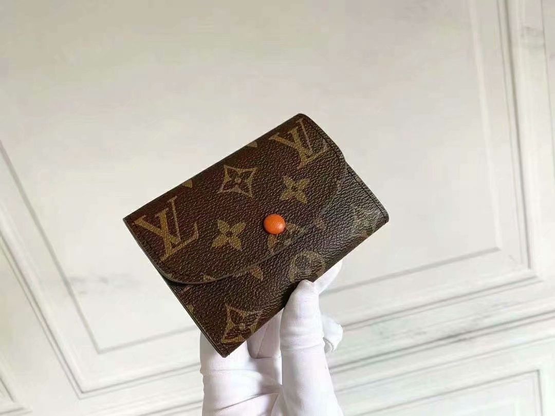 LVルイヴィトン/小銭入れ/小さくて精巧だが極めて実用的で、このカラフルな封筒式小銭入れは現代女性の都市生活における完璧なパートナーである。小柄で、バッグやポケットに簡単に収めることができます。[本日特価|新品未使用品]