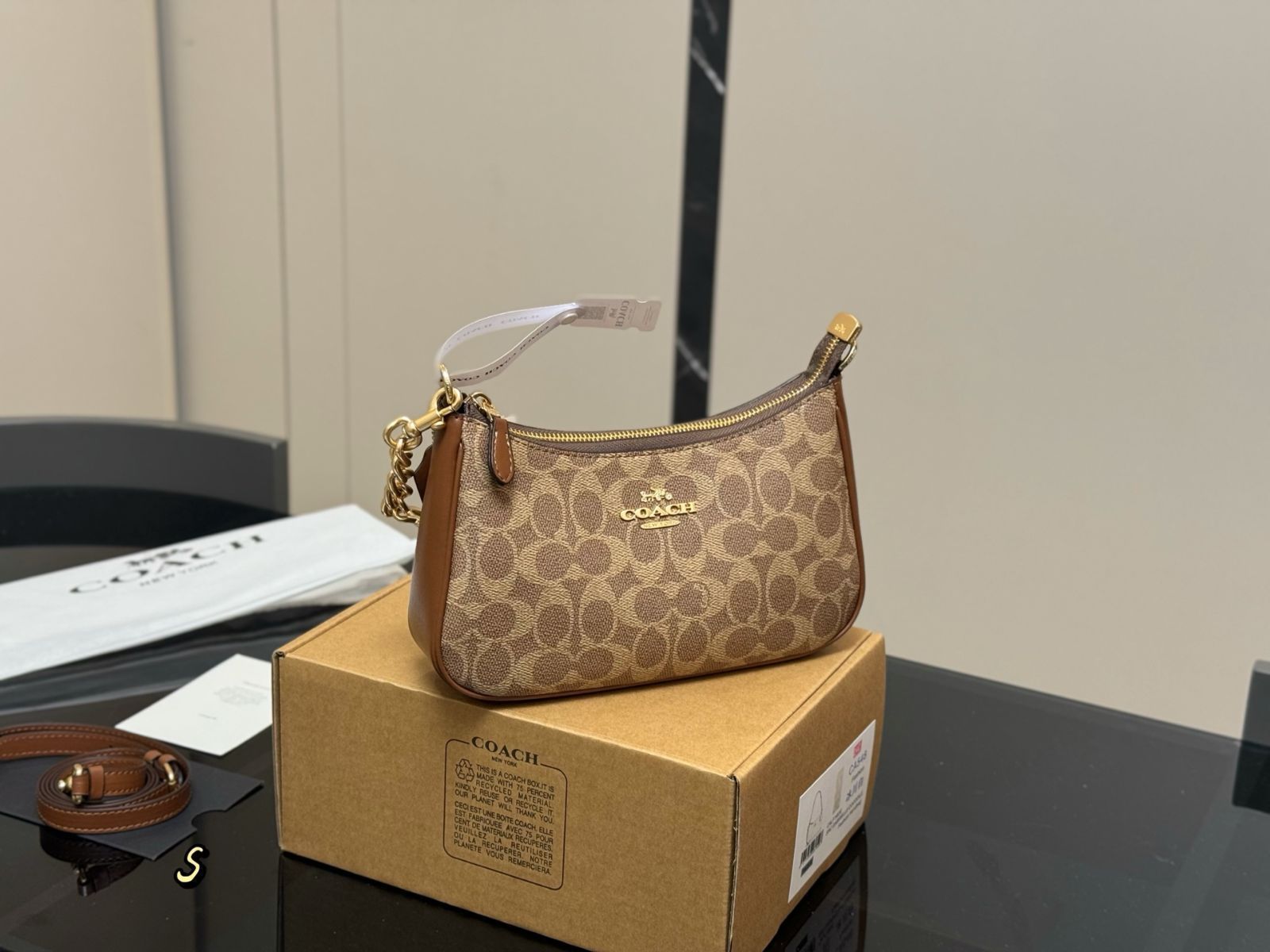 【今日特価】Coach Teri Underarm Bag - コーチ テリ アンダーアームバッグ 【今日特価】Coach Teri Underarm Bag - コーチ テリ アンダーアームバッグ