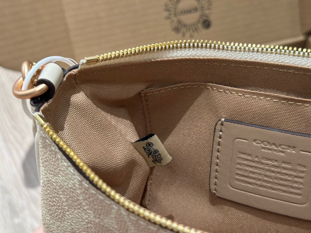 【今日特価】Coach Teri Underarm Bag コーチ テリ アンダーアームバッグ