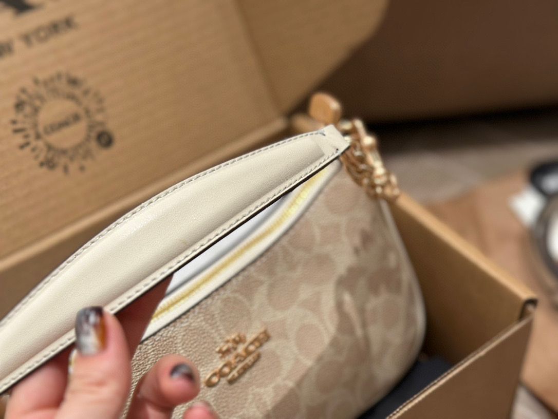 【今日特価】Coach Teri Underarm Bag コーチ テリ アンダーアームバッグ