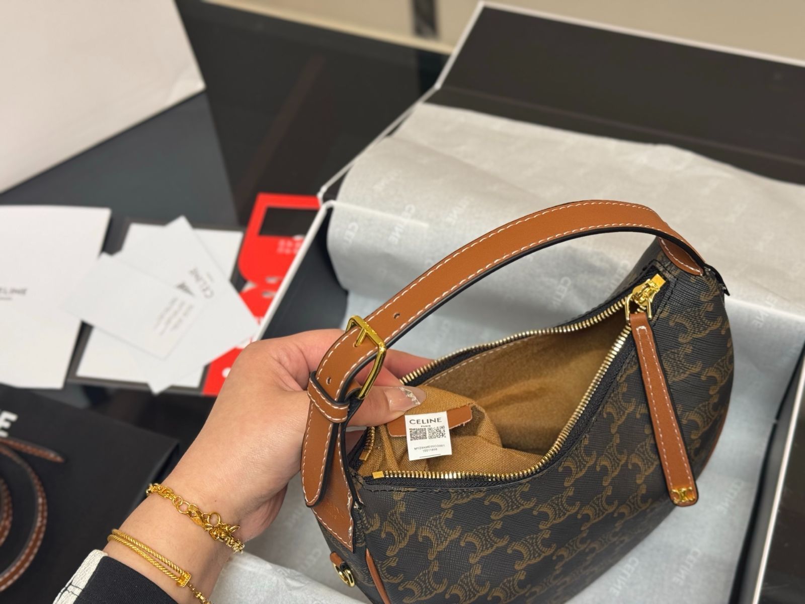 【今日特価】Celine Lulu Armpit Bag - セリーヌ ルル アンダーアームバッグ