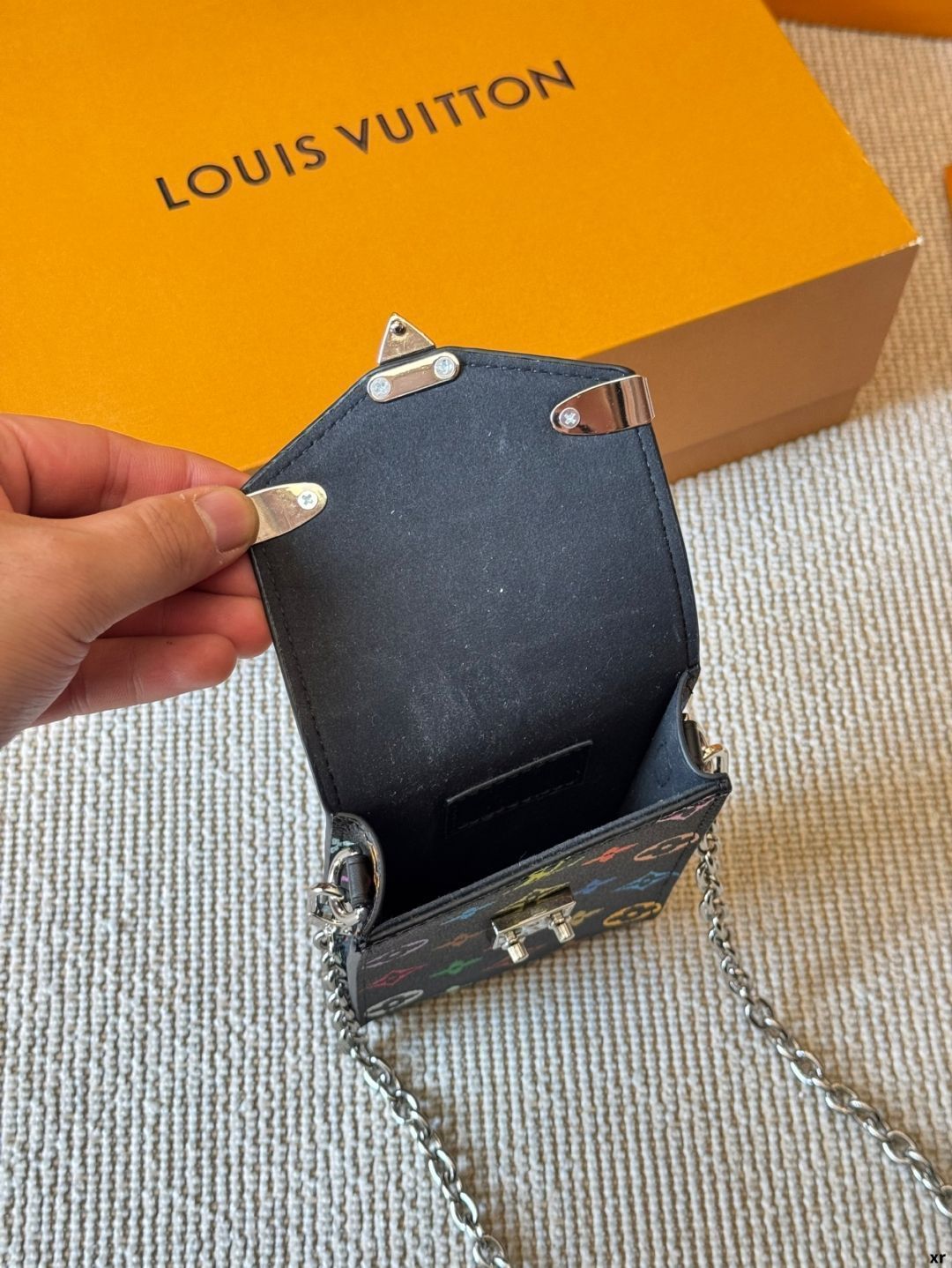 【今日特価】Louis Vuitton Vertical Zippy Wallet 縦型モバイルバッグ