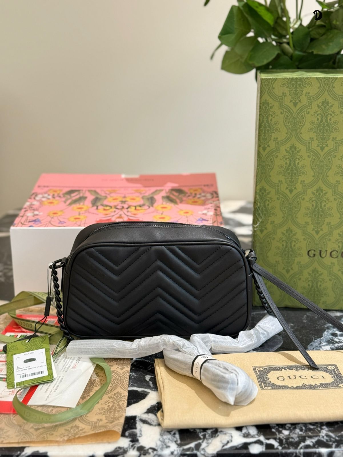 【今日特価】Gucci GG Marmont Small Chain Shoulder Bag in Black / グッチ GG マルモント スモールチェーンショルダーバッグ ブラック