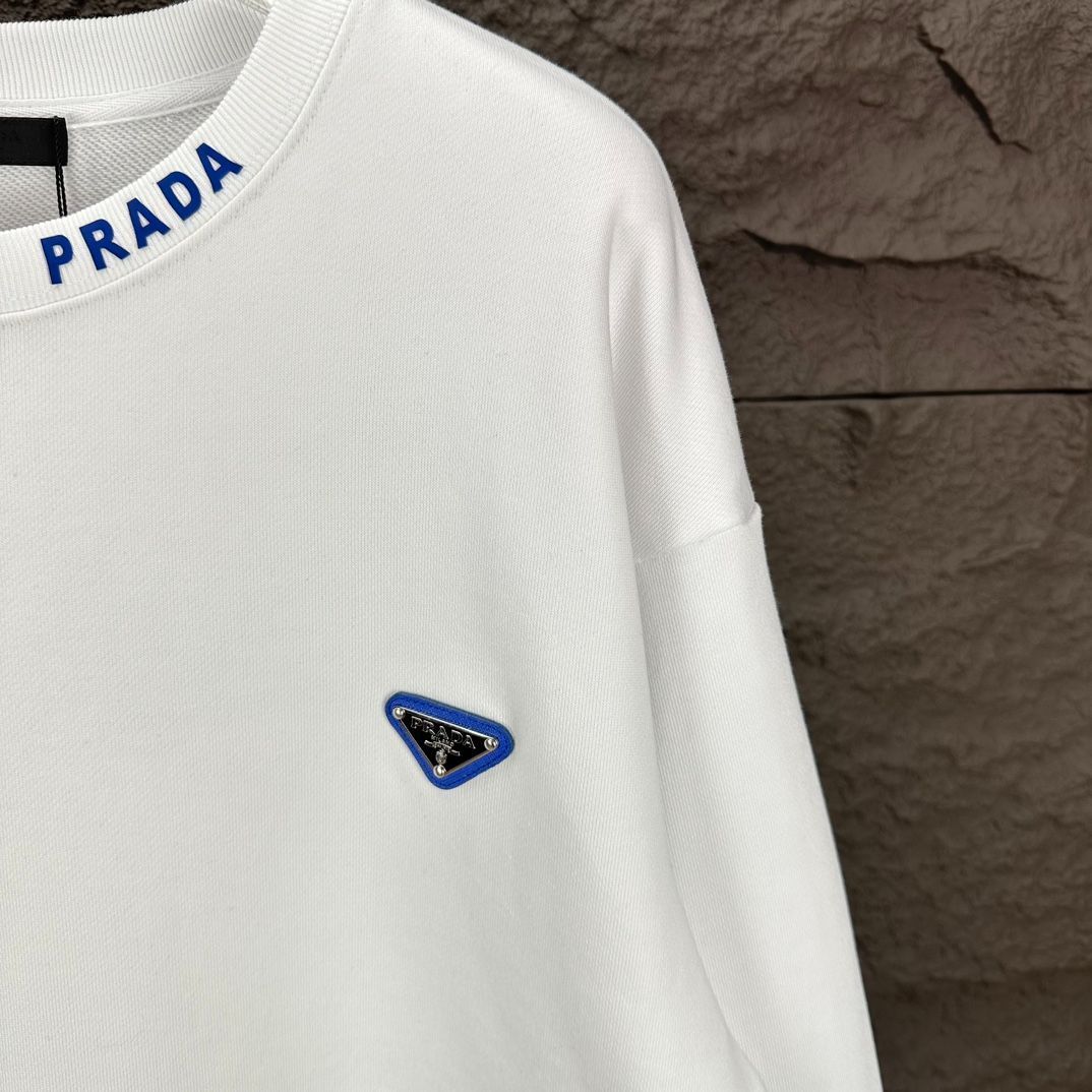 PRADA 2025新作 トライアングルロゴ クルーネックスウェット [本日特価|新品未使用品]