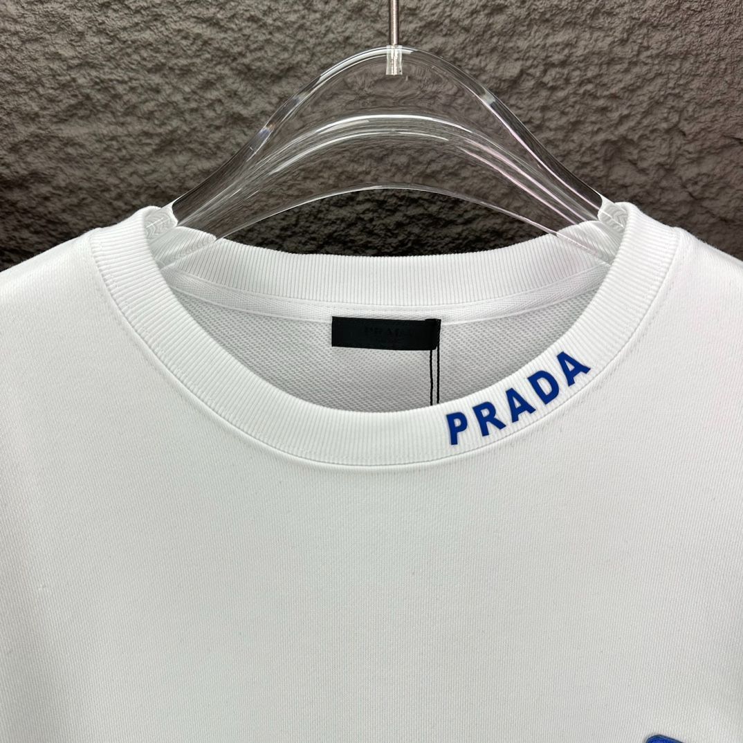 PRADA 2025新作 トライアングルロゴ クルーネックスウェット [本日特価|新品未使用品]