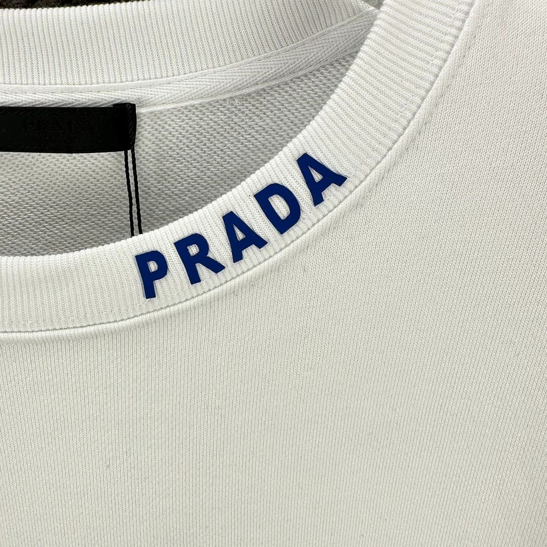 PRADA 2025新作 トライアングルロゴ クルーネックスウェット [本日特価|新品未使用品]