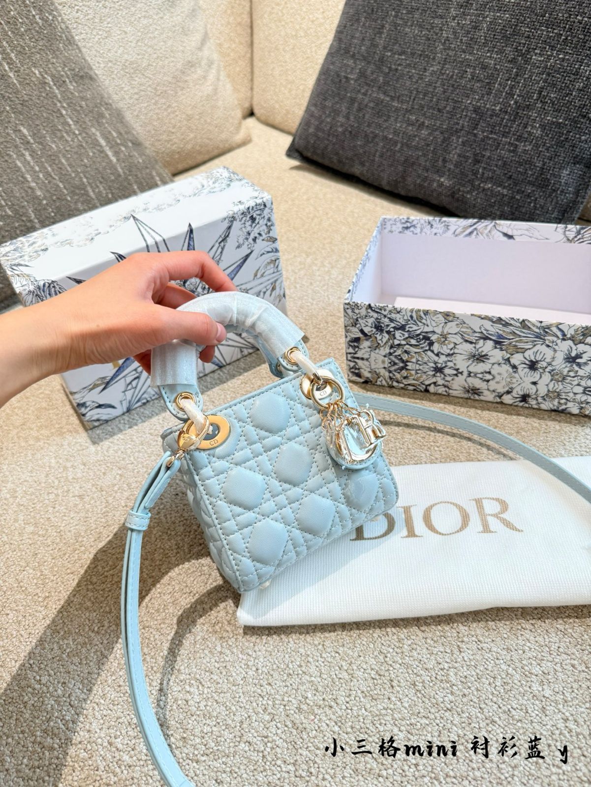 【今日特価】Dior Lady Dior ブルー ハンドバッグ シャツブルー レザー スモールサイズ