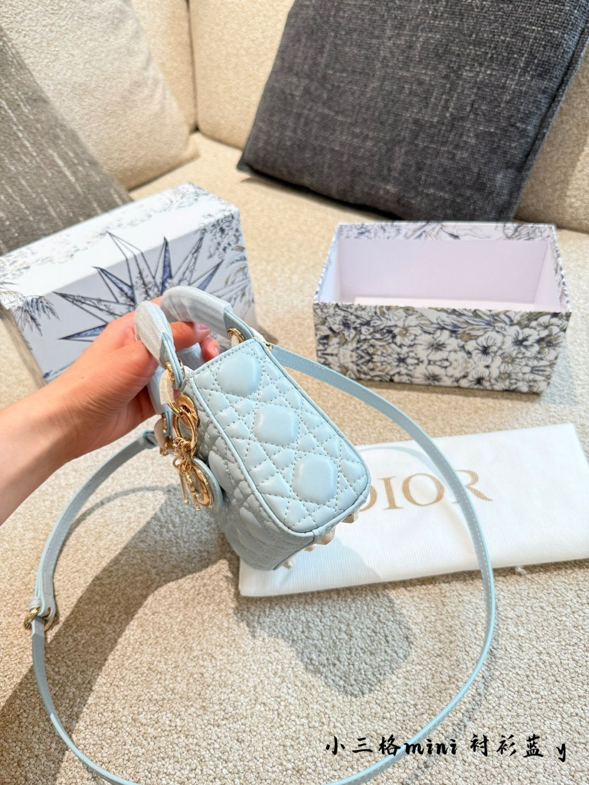 【今日特価】Dior Lady Dior ブルー ハンドバッグ シャツブルー レザー スモールサイズ