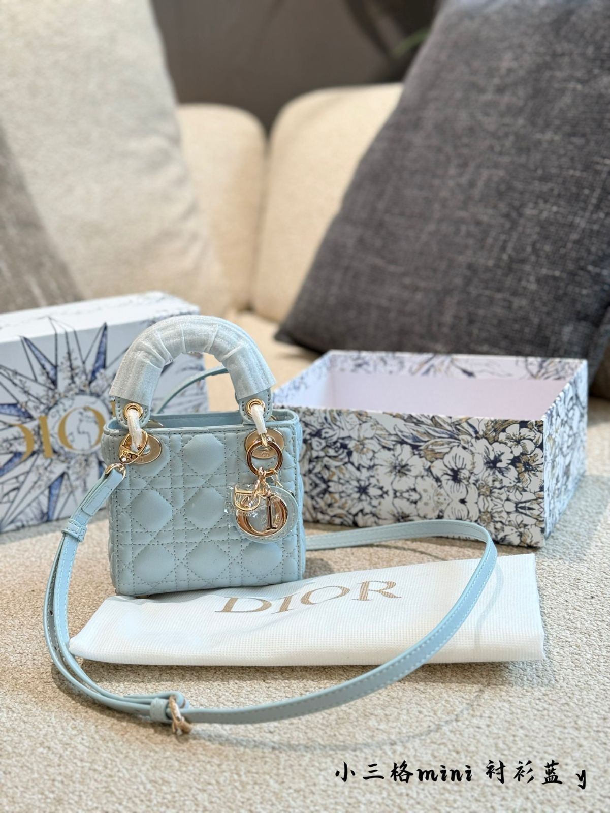 【今日特価】Dior Lady Dior ブルー ハンドバッグ シャツブルー レザー スモールサイズ