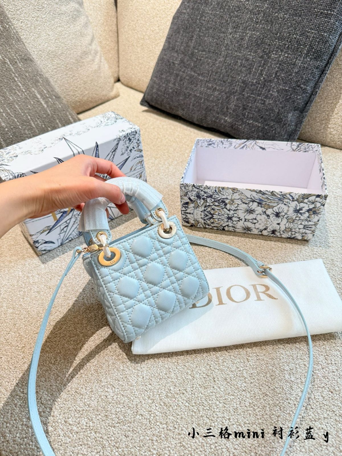 【今日特価】Dior Lady Dior ブルー ハンドバッグ シャツブルー レザー スモールサイズ